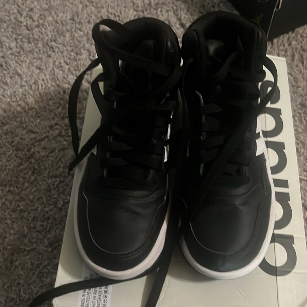 Adidas tennis shoe - Picture 6 of 6